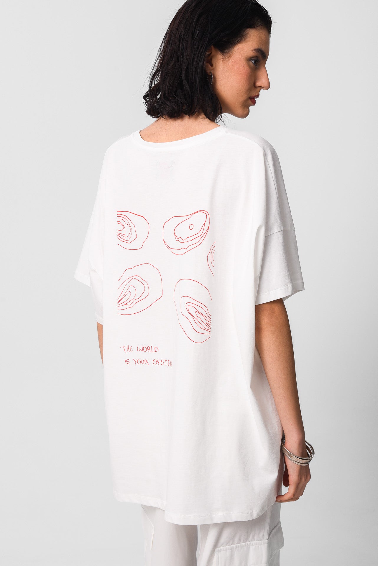 STILVI'S TEE (OYSTER)